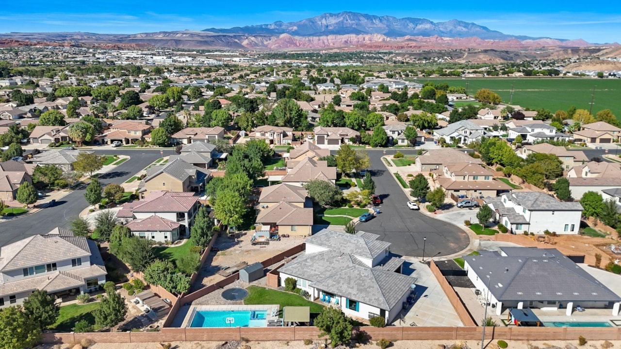 2582 S Songbird CIR Washington, UT 84780 home for sale, MLS#25-265785 - Erika Rogers Photo 11