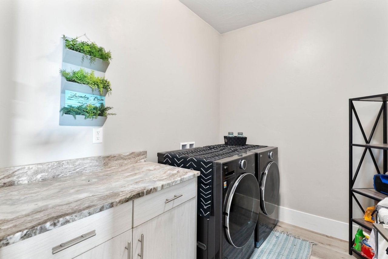 2582 S Songbird CIR Washington, UT 84780 home for sale, MLS#25-265785 - Erika Rogers Photo 29