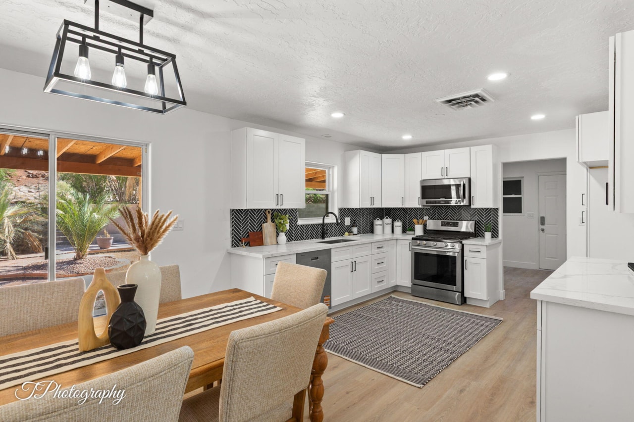 592 N 1050  W St George, UT 84770 home for sale, MLS#25-265800 - Erika Rogers Photo 4