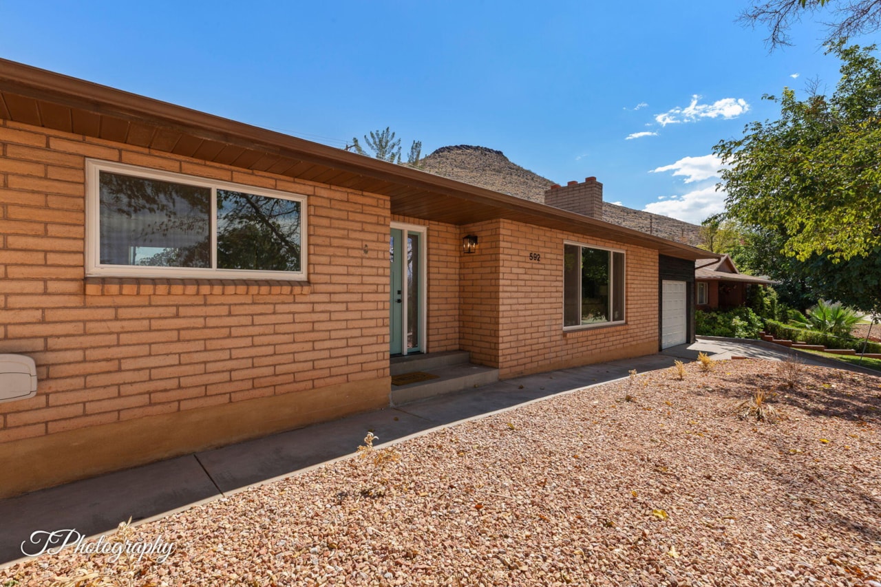 592 N 1050  W St George, UT 84770 home for sale, MLS#25-265800 - Erika Rogers Photo 18