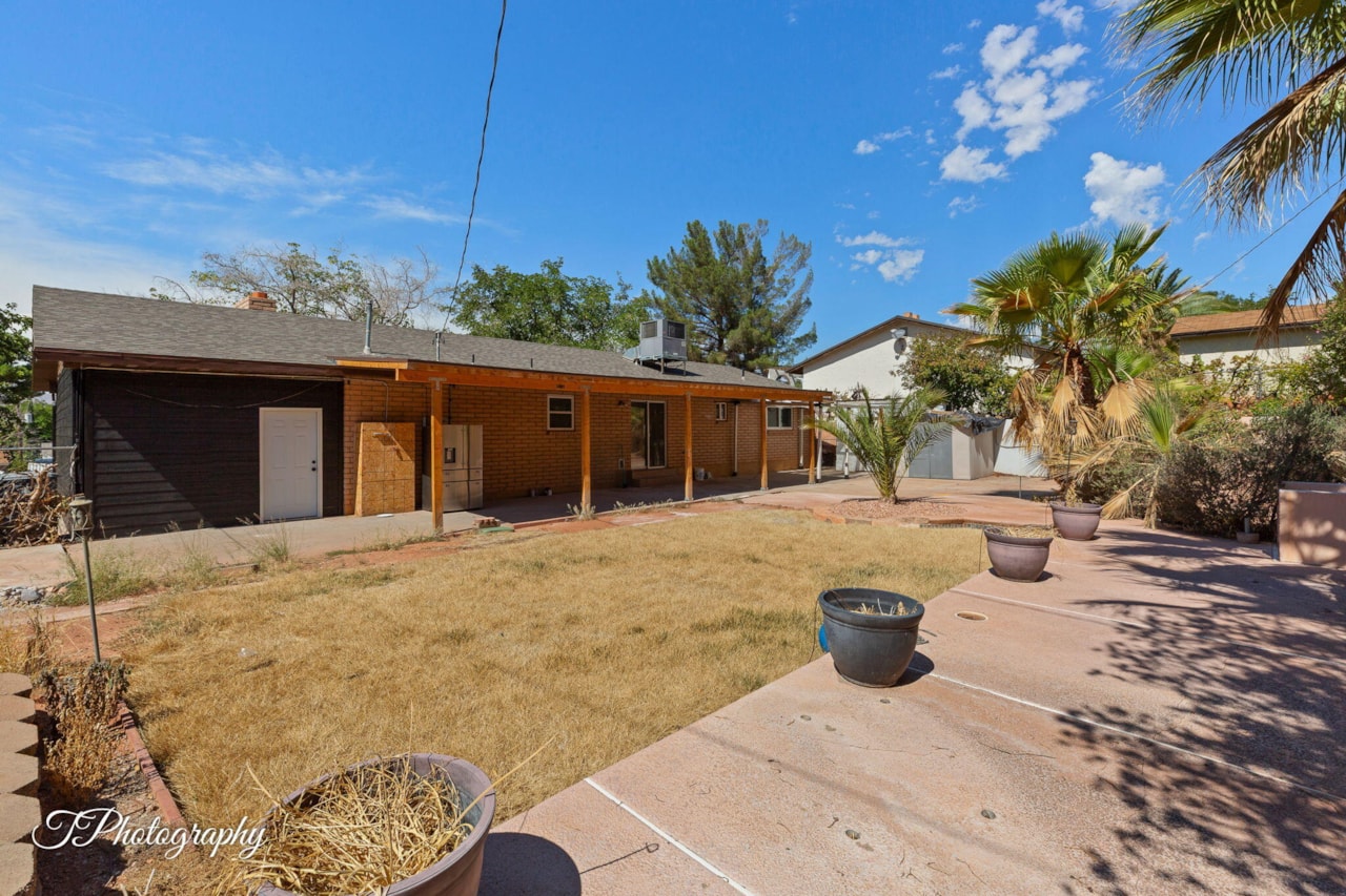 592 N 1050  W St George, UT 84770 home for sale, MLS#25-265800 - Erika Rogers Photo 19