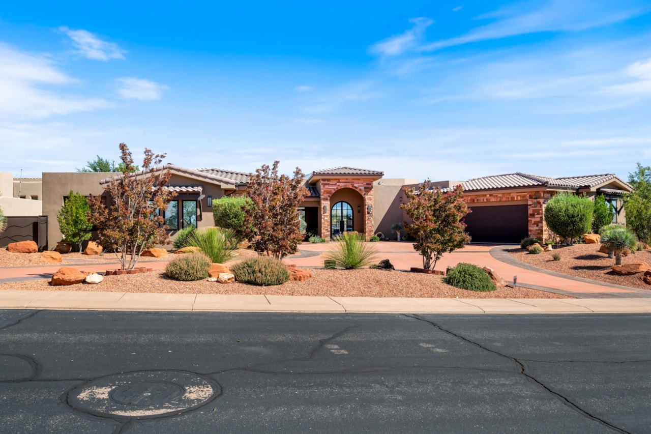 2082 W Long Sky DR St George, UT 84770 home for sale, MLS#25-265859 - Erika Rogers Photo 2