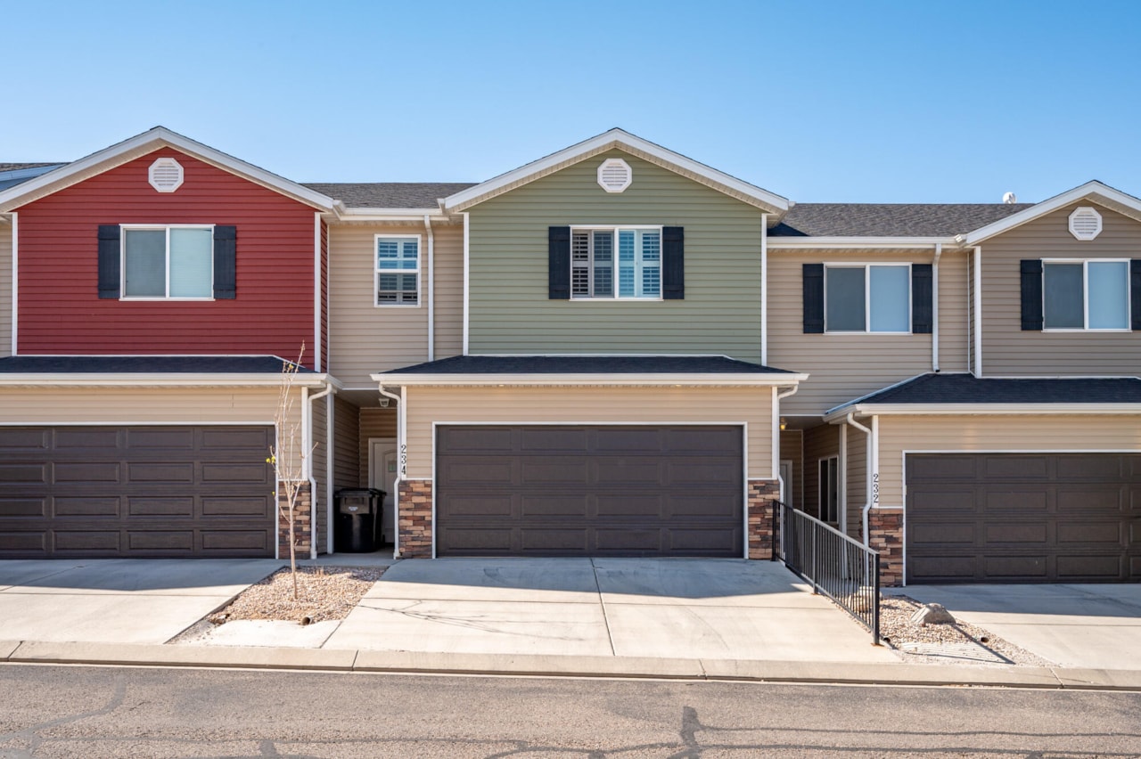 234 E 3025  N Cedar City, UT 84721 home for sale, MLS#25-265897 - Erika Rogers Photo 2