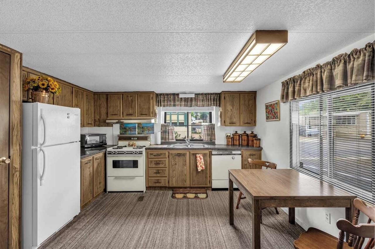 200 E 400  S #11 Washington, UT 84780 home for sale, MLS#25-265924 - Erika Rogers Photo 6