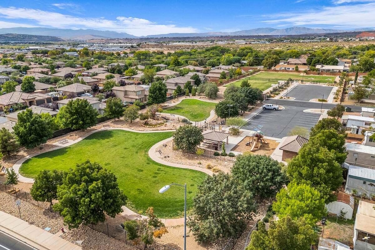 200 E 400  S #11 Washington, UT 84780 home for sale, MLS#25-265924 - Erika Rogers Photo 16