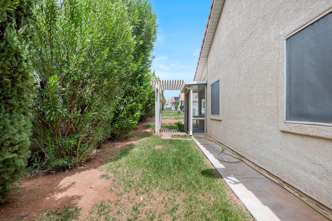 504 E Telegraph ST #14 Washington, UT 84780 home for sale, MLS#25-265949 - Erika Rogers Photo 16