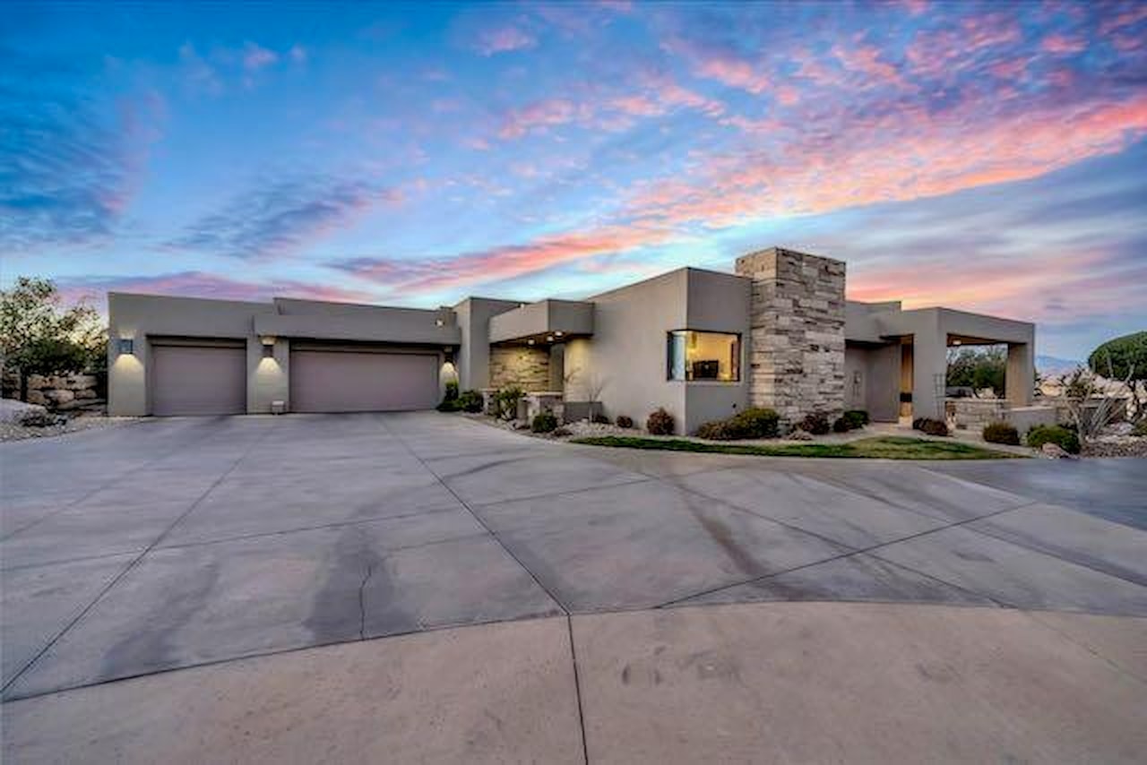 2040 S Pinnacle CIR St George, UT 84790 home for sale, MLS#25-259834 - Erika Rogers Photo 3