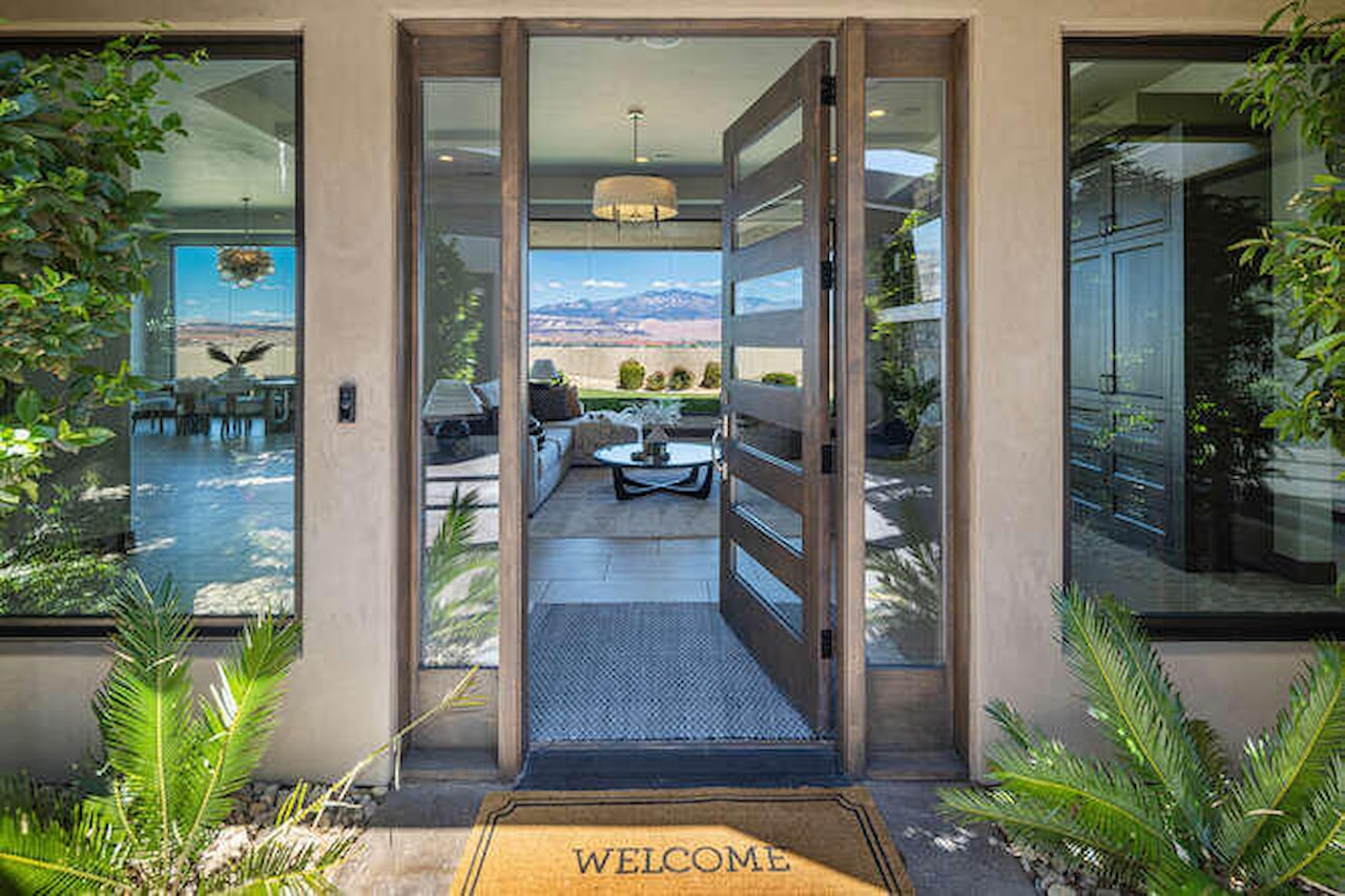 2040 S Pinnacle CIR St George, UT 84790 home for sale, MLS#25-259834 - Erika Rogers Photo 11