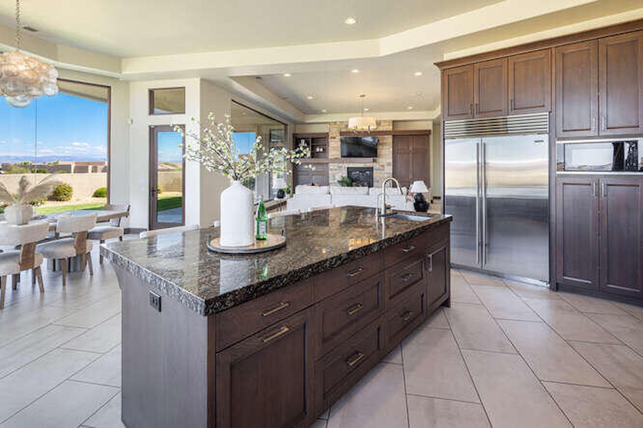 2040 S Pinnacle CIR St George, UT 84790 home for sale, MLS#25-259834 - Erika Rogers Photo 24