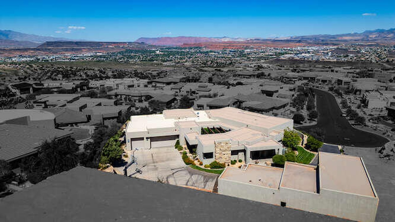 2040 S Pinnacle CIR St George, UT 84790 home for sale, MLS#25-259834 - Erika Rogers Photo 74