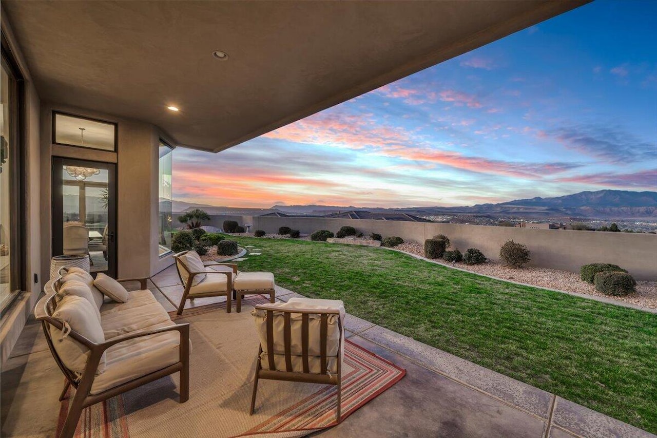 2040 S Pinnacle CIR St George, UT 84790 home for sale, MLS#25-259834 - Erika Rogers Photo 53