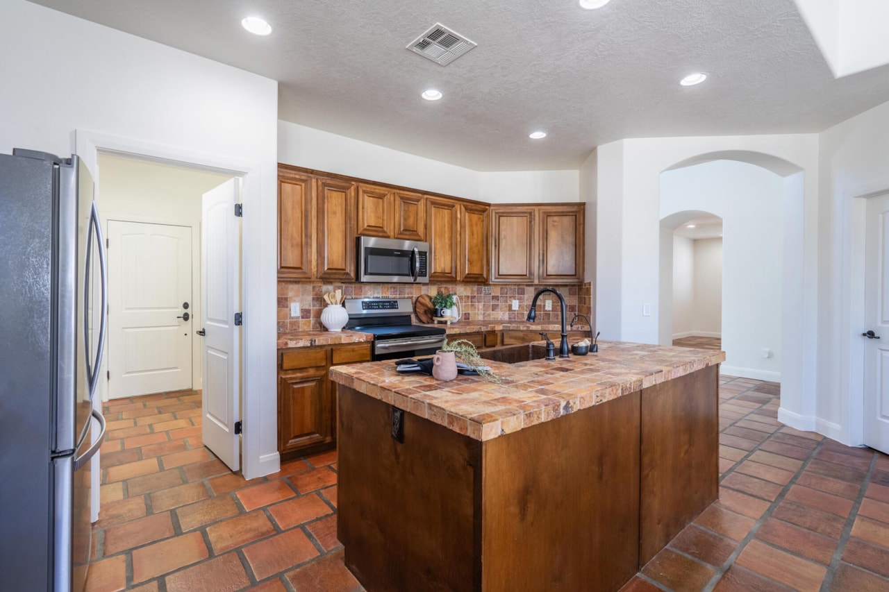 1007 N Mountainside Ave Washington, UT 84780 home for sale, MLS#25-265988 - Erika Rogers Photo 21