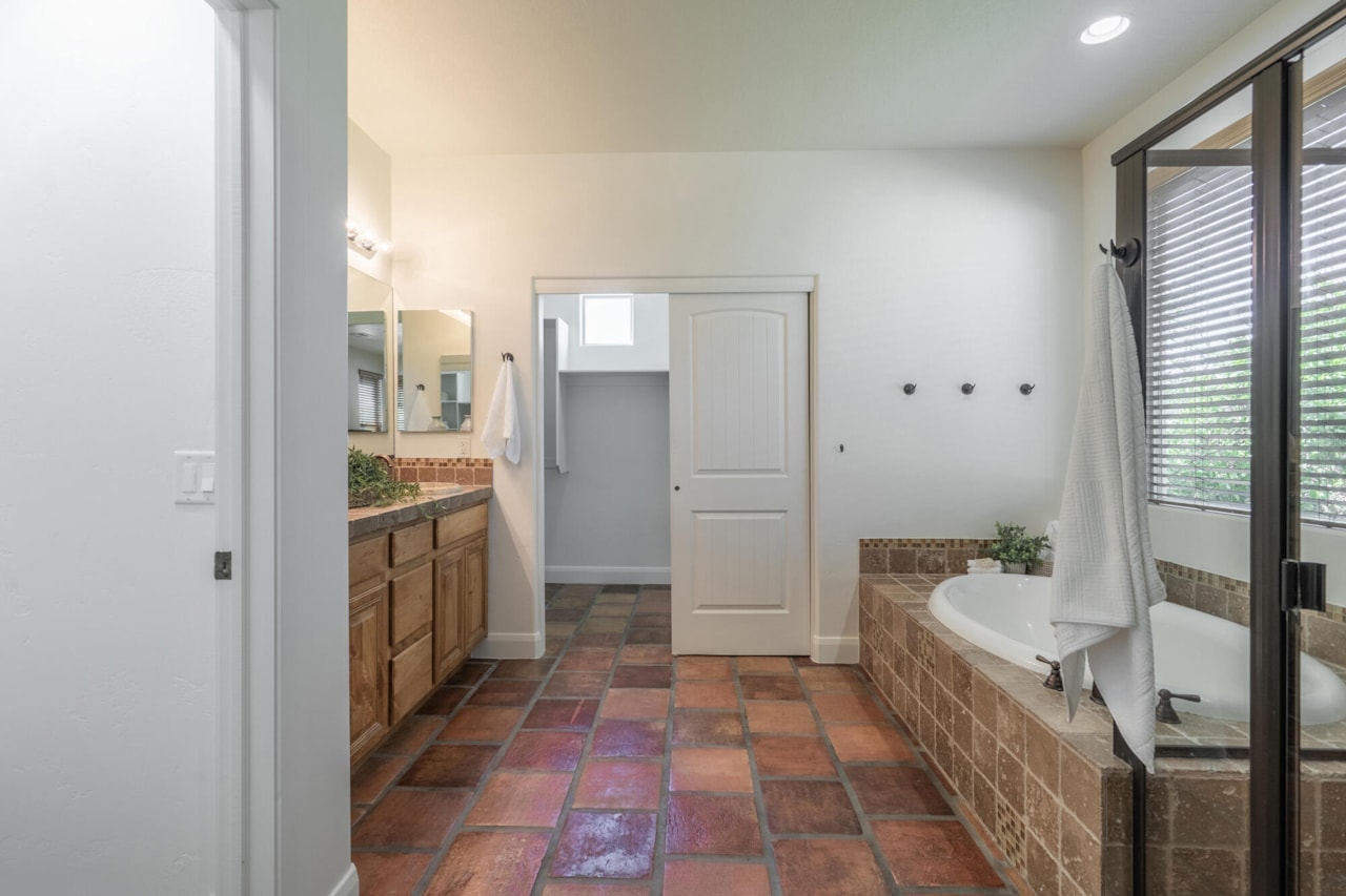 1007 N Mountainside Ave Washington, UT 84780 home for sale, MLS#25-265988 - Erika Rogers Photo 31