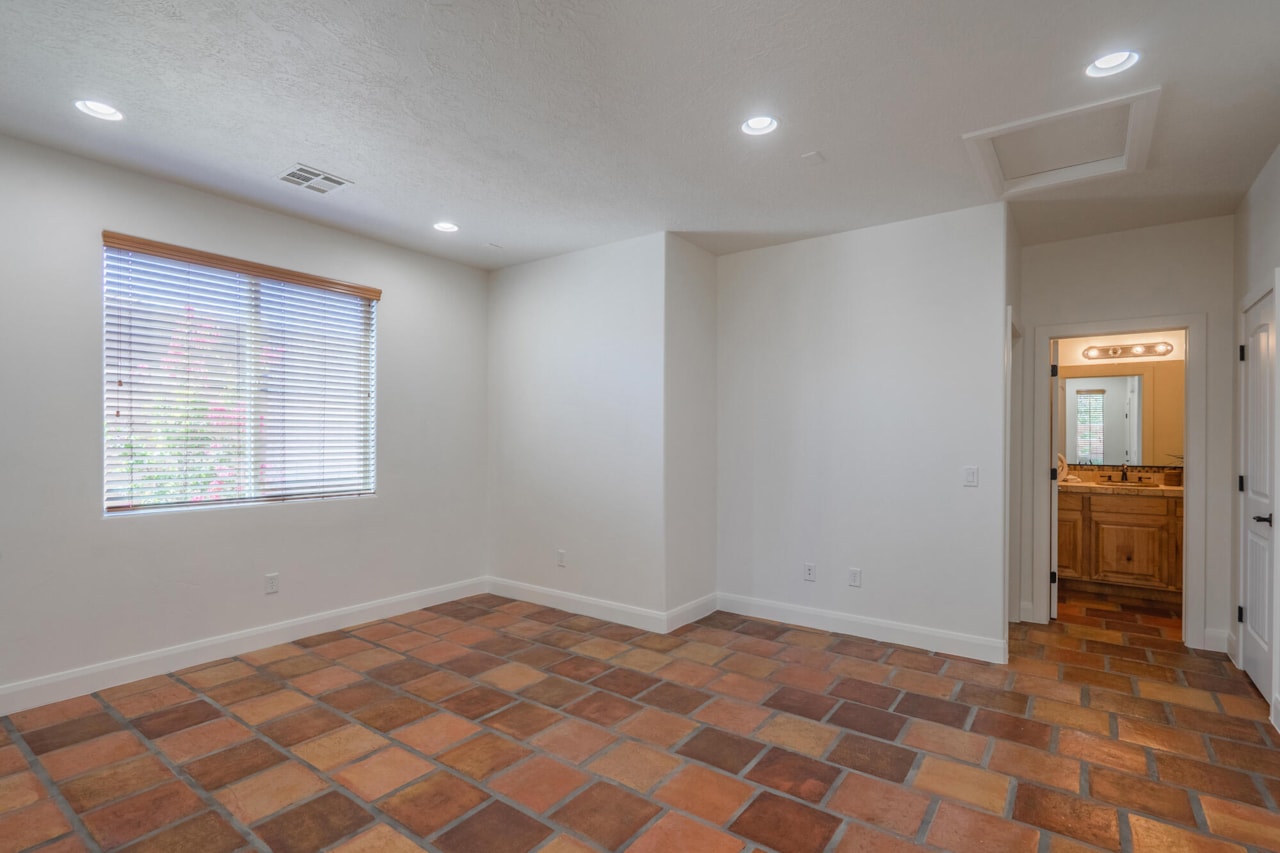 1007 N Mountainside Ave Washington, UT 84780 home for sale, MLS#25-265988 - Erika Rogers Photo 39