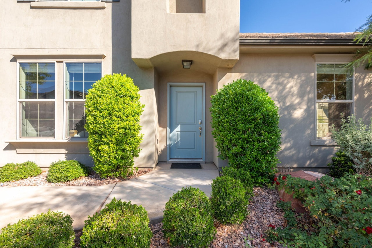 1888 Holiday LN Washington, UT 84780 home for sale, MLS#25-266006 - Erika Rogers Photo 3