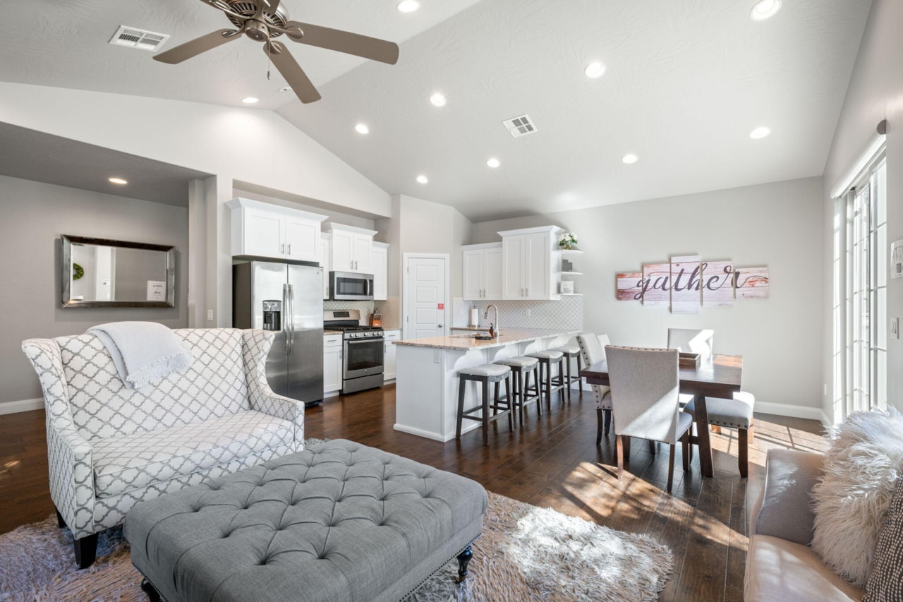 1888 Holiday LN Washington, UT 84780 home for sale, MLS#25-266006 - Erika Rogers Photo 4