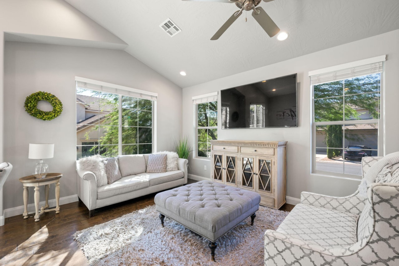 1888 Holiday LN Washington, UT 84780 home for sale, MLS#25-266006 - Erika Rogers Photo 5