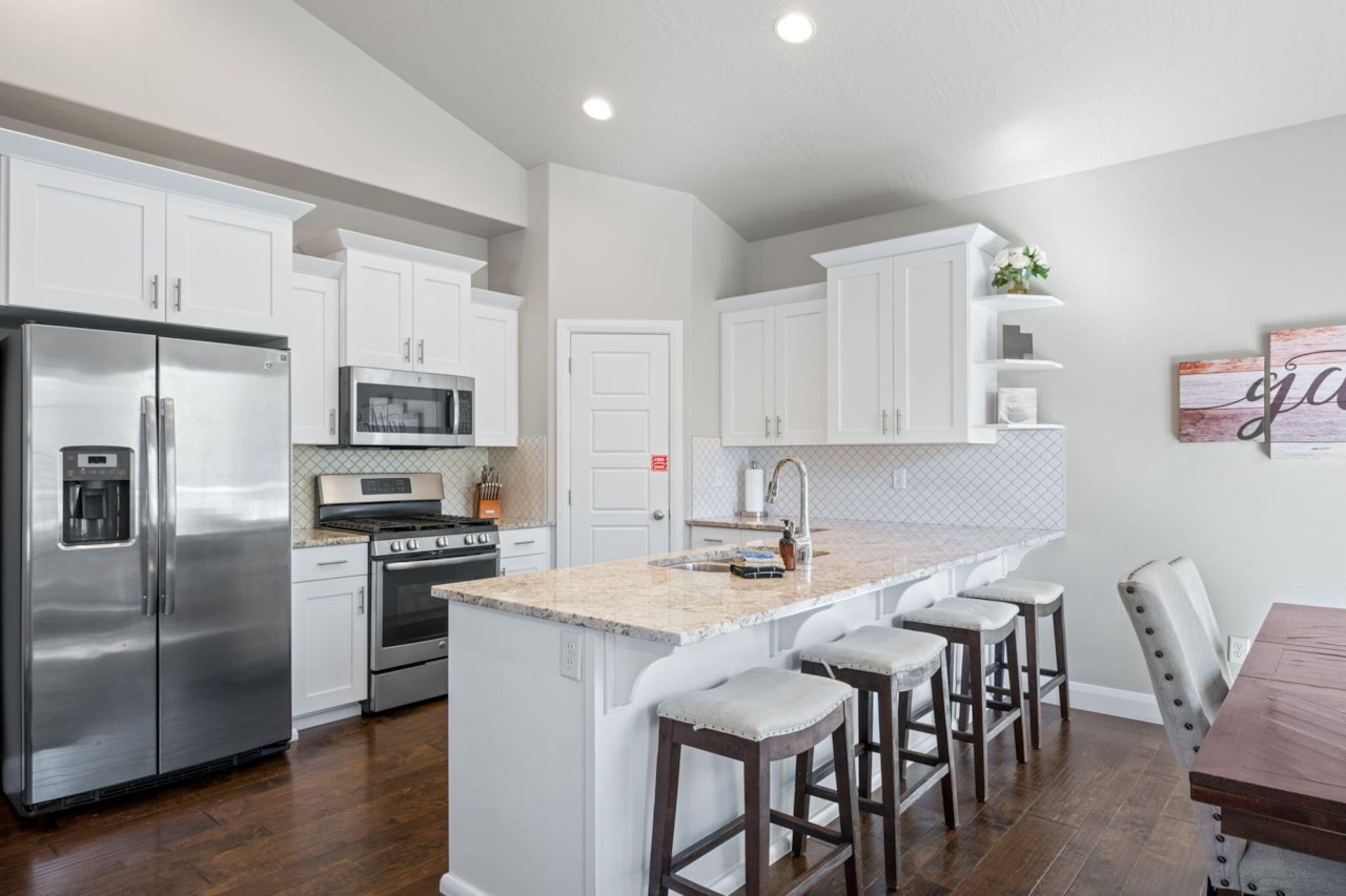 1888 Holiday LN Washington, UT 84780 home for sale, MLS#25-266006 - Erika Rogers Photo 6