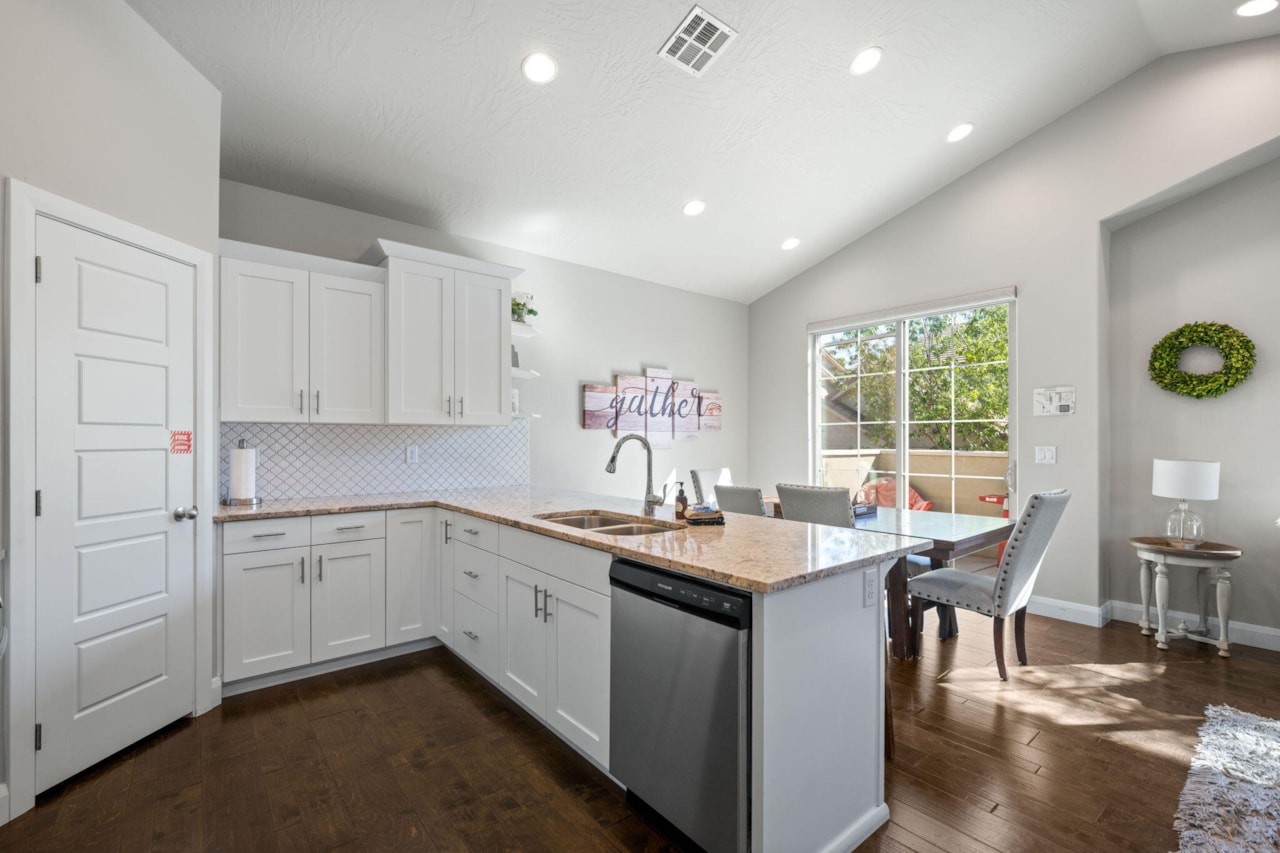 1888 Holiday LN Washington, UT 84780 home for sale, MLS#25-266006 - Erika Rogers Photo 7