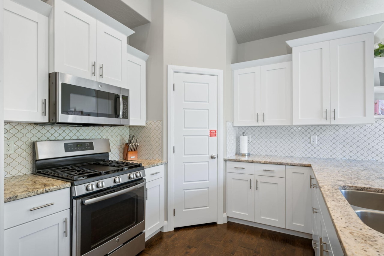 1888 Holiday LN Washington, UT 84780 home for sale, MLS#25-266006 - Erika Rogers Photo 8