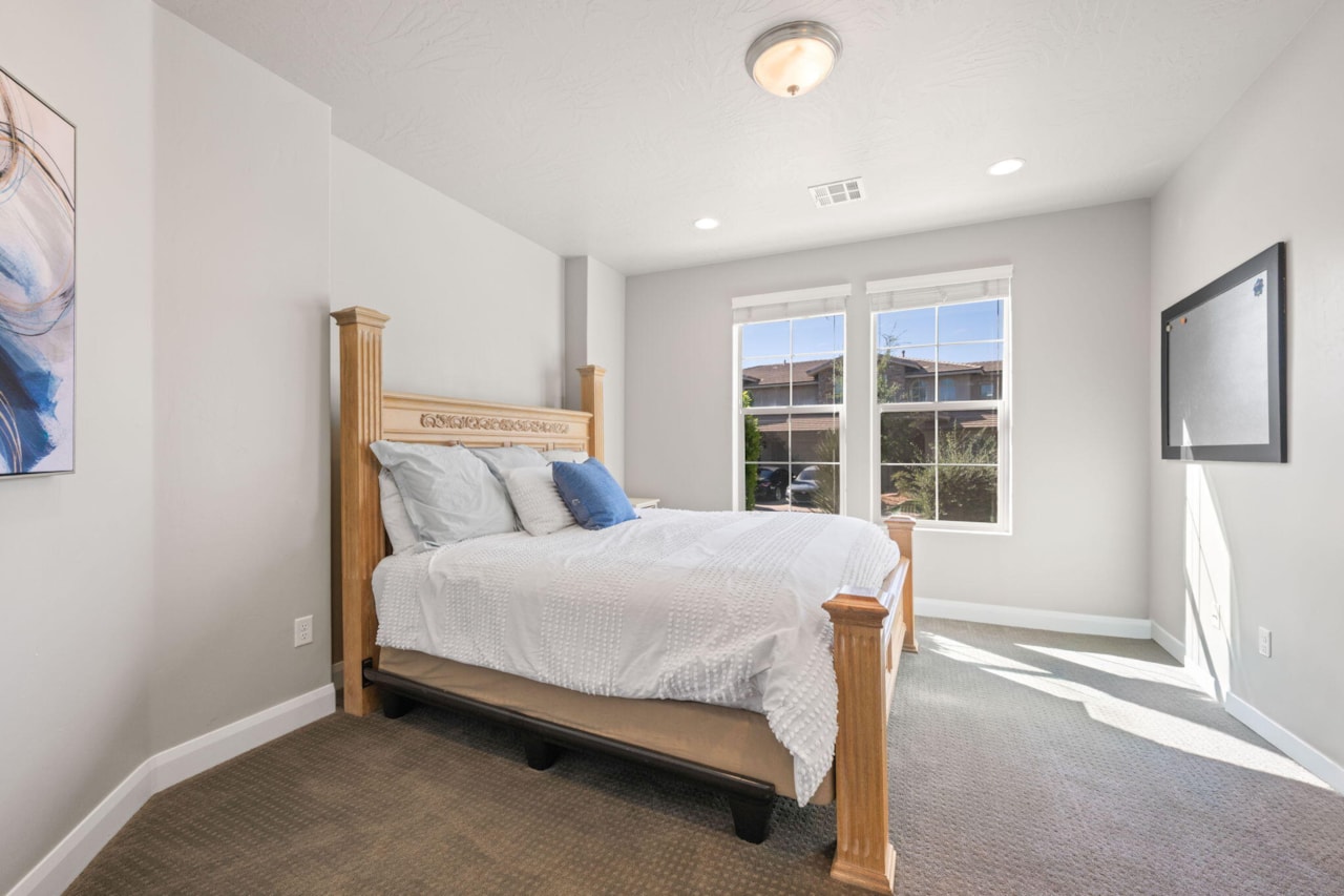 1888 Holiday LN Washington, UT 84780 home for sale, MLS#25-266006 - Erika Rogers Photo 9