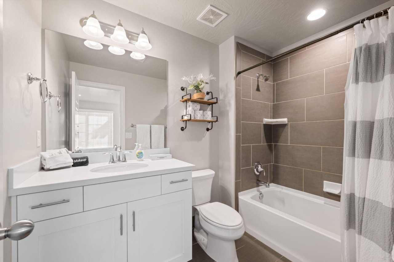 1888 Holiday LN Washington, UT 84780 home for sale, MLS#25-266006 - Erika Rogers Photo 11