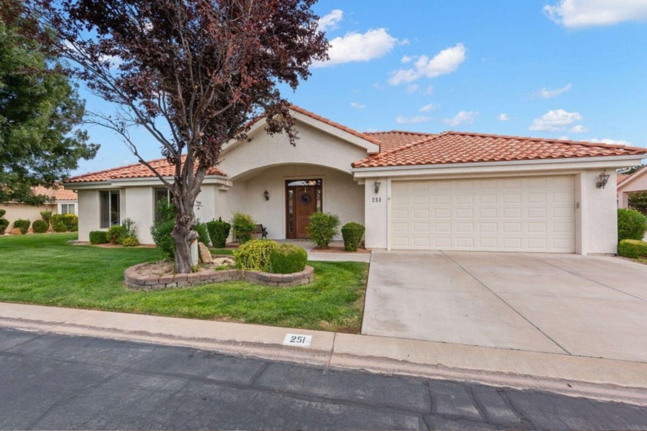 1165 W Indian Hills DR #251 St George, UT 84770 home for sale, MLS#25-265472 - Erika Rogers