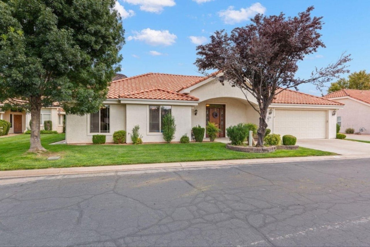 1165 W Indian Hills DR #251 St George, UT 84770 home for sale, MLS#25-265472 - Erika Rogers Photo 2