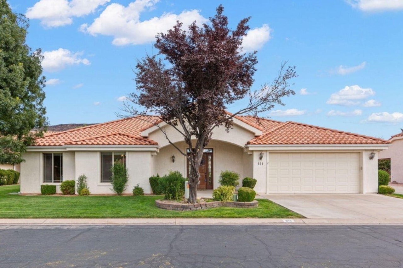 1165 W Indian Hills DR #251 St George, UT 84770 home for sale, MLS#25-265472 - Erika Rogers Photo 3