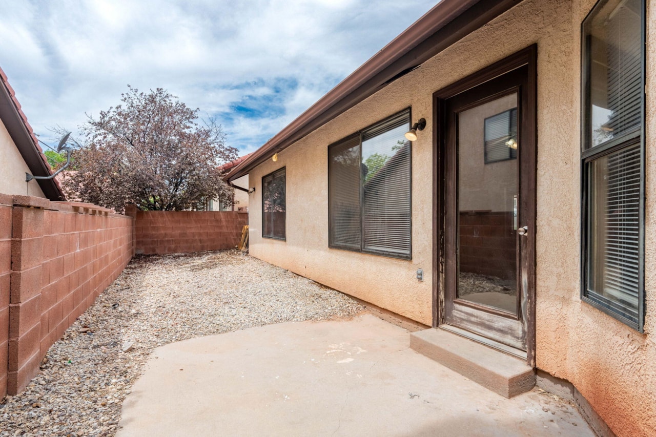 301 S 1200 E #89 St George, UT 84790 home for sale, MLS#25-263793 - Erika Rogers Photo 23