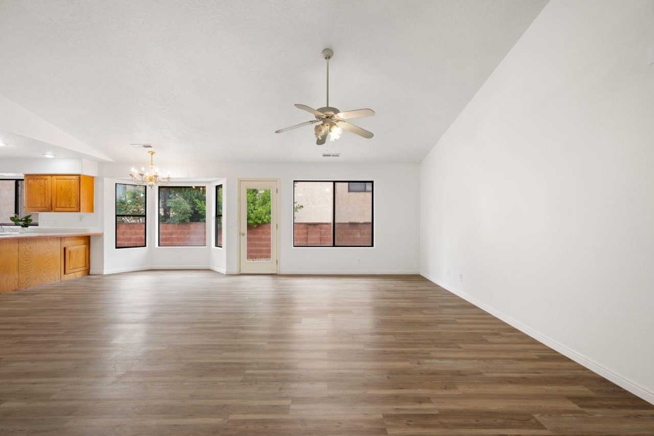 301 S 1200 E #89 St George, UT 84790 home for sale, MLS#25-263793 - Erika Rogers Photo 4