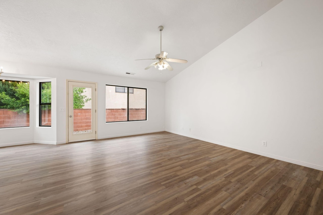 301 S 1200 E #89 St George, UT 84790 home for sale, MLS#25-263793 - Erika Rogers Photo 5