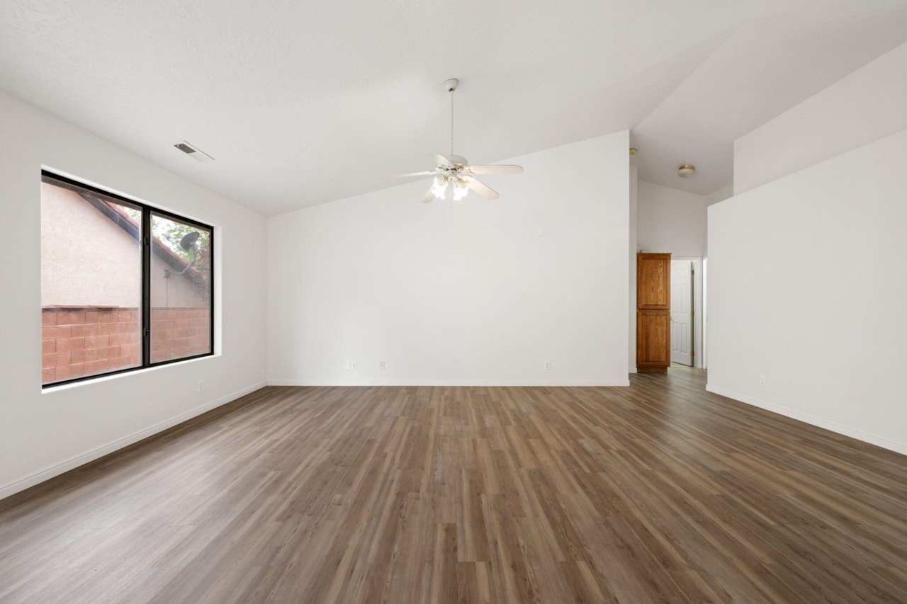 301 S 1200 E #89 St George, UT 84790 home for sale, MLS#25-263793 - Erika Rogers Photo 6