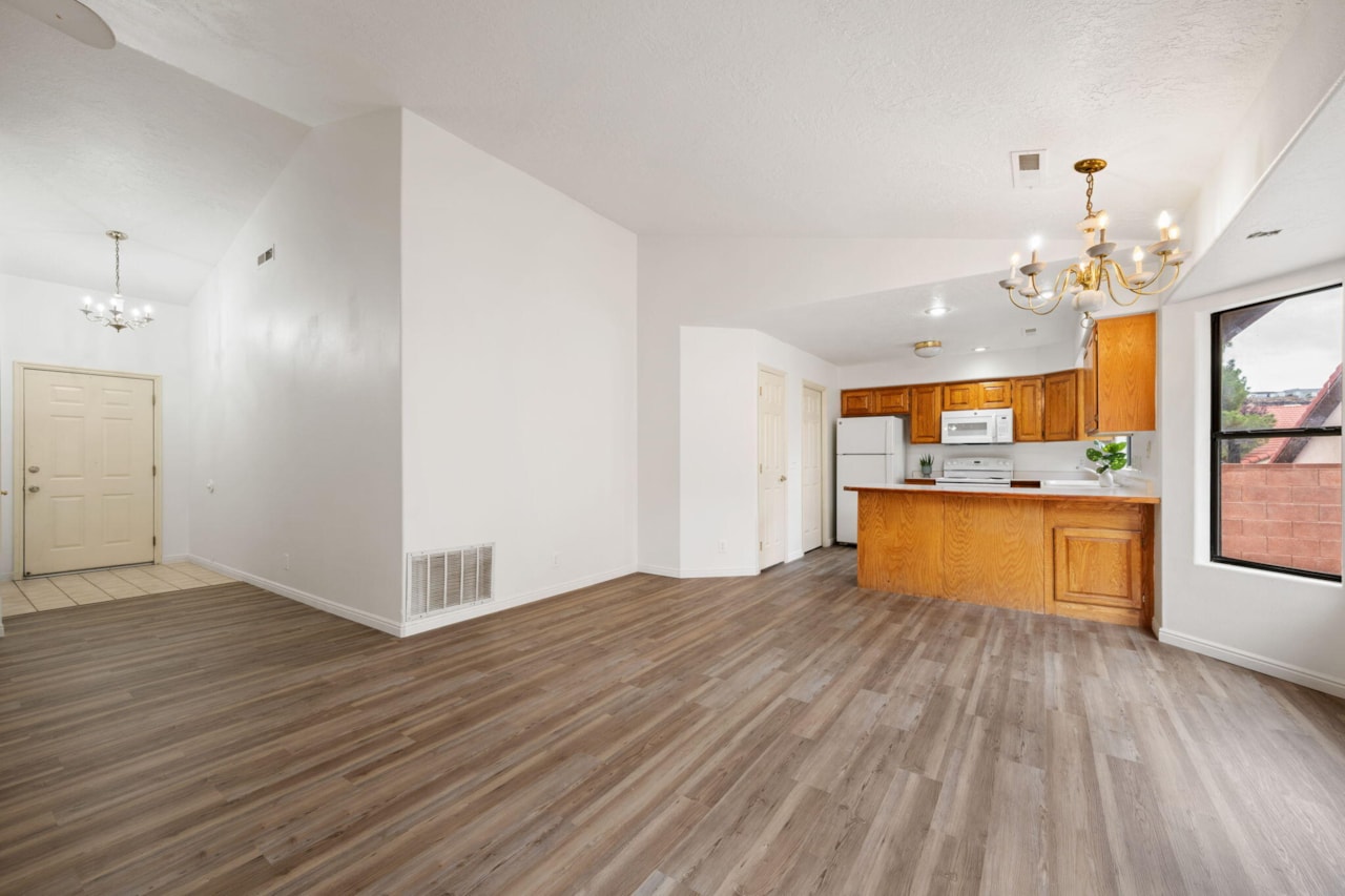 301 S 1200 E #89 St George, UT 84790 home for sale, MLS#25-263793 - Erika Rogers Photo 8