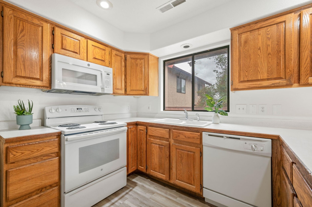 301 S 1200 E #89 St George, UT 84790 home for sale, MLS#25-263793 - Erika Rogers Photo 12