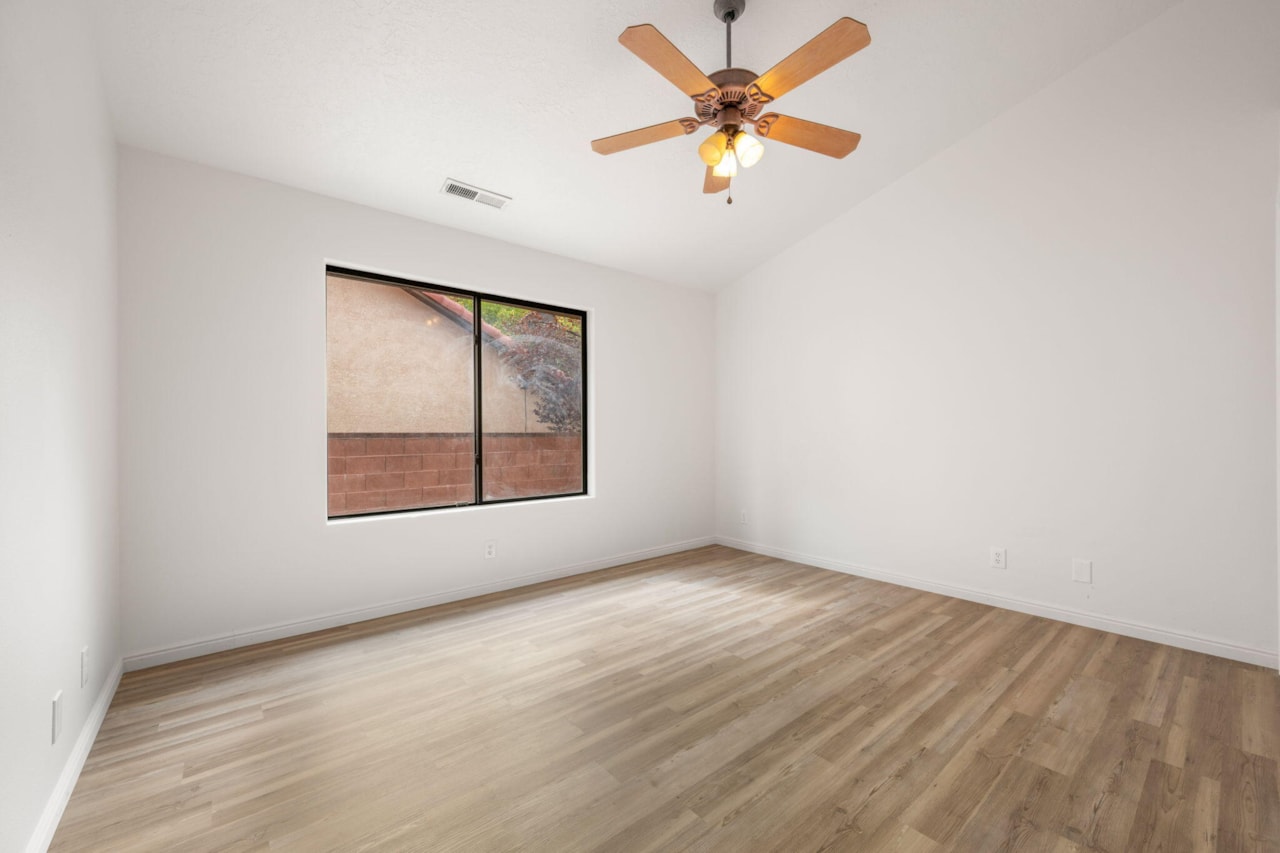 301 S 1200 E #89 St George, UT 84790 home for sale, MLS#25-263793 - Erika Rogers Photo 13