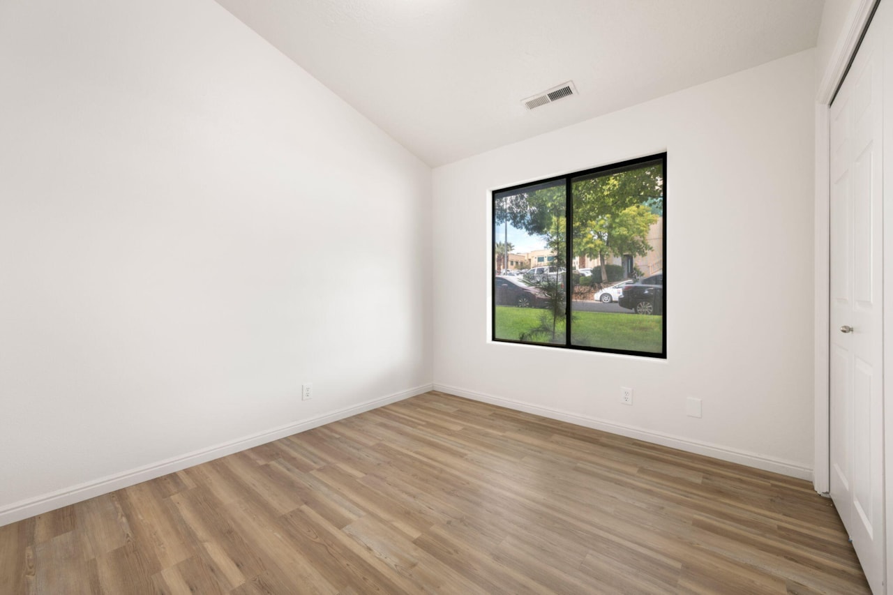 301 S 1200 E #89 St George, UT 84790 home for sale, MLS#25-263793 - Erika Rogers Photo 16