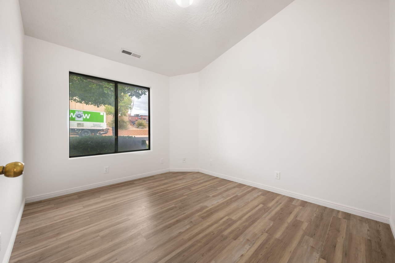 301 S 1200 E #89 St George, UT 84790 home for sale, MLS#25-263793 - Erika Rogers Photo 18