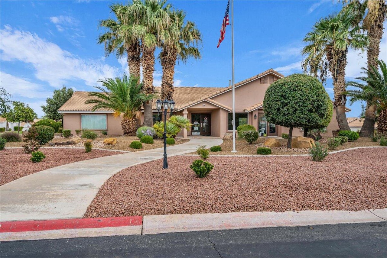 210 N Mall #46 St George, UT 84790 home for sale, MLS#25-266065 - Erika Rogers Photo 18