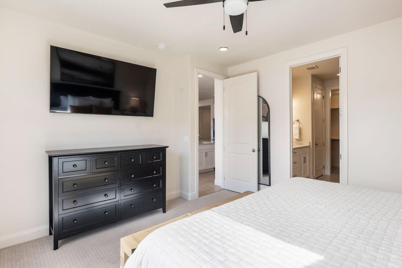 1366 N Marfil Way Washington, UT 84780 home for sale, MLS#25-266078 - Erika Rogers Photo 11