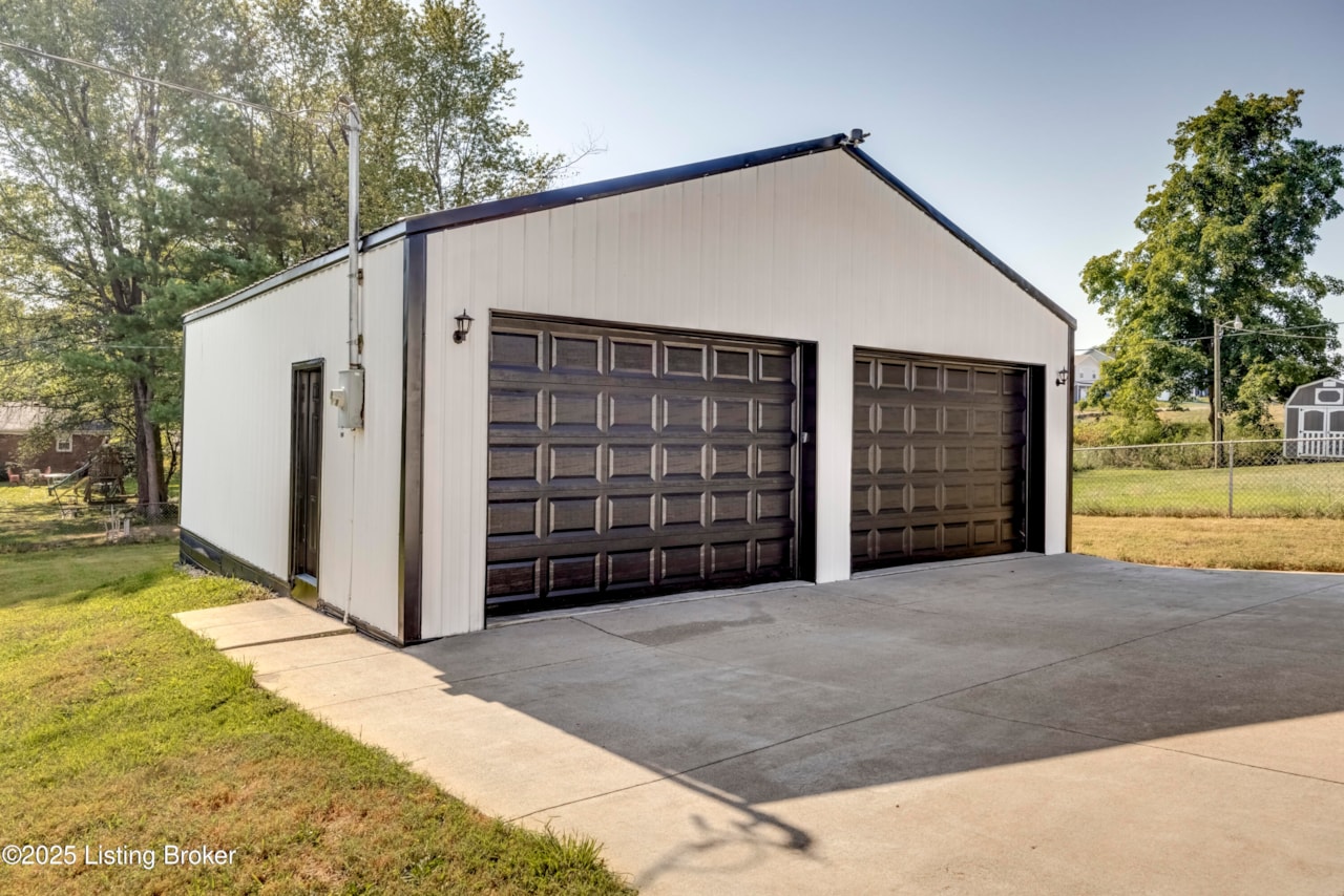 402 Duggins Drive, Elizabethtown, KY 42701 Shepherd Hills $288,500