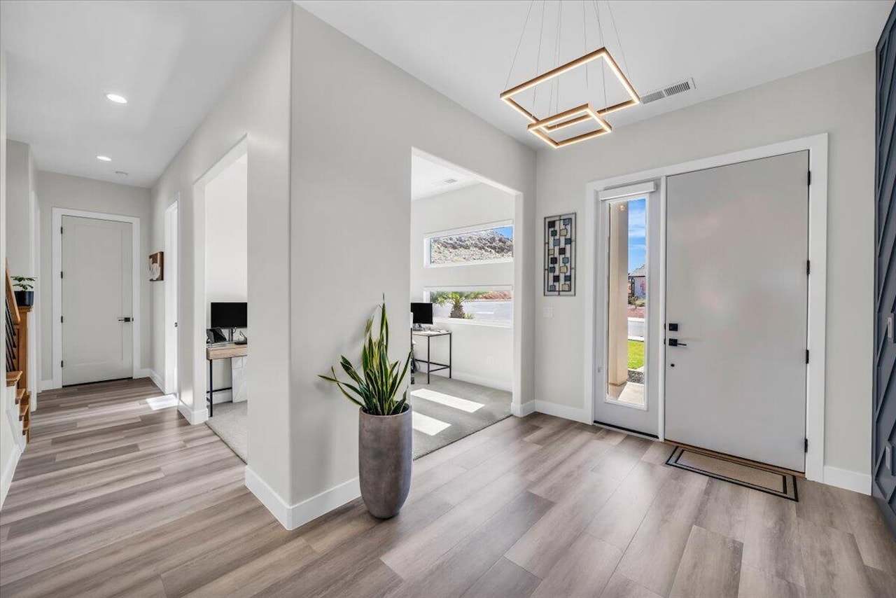 3539 S Marietta DR St George, UT 84790 home for sale, MLS#25-266086 - Erika Rogers Photo 2