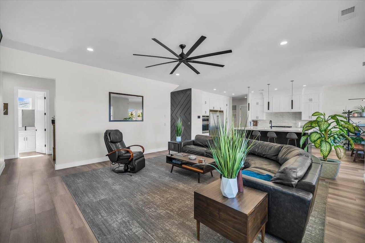 3539 S Marietta DR St George, UT 84790 home for sale, MLS#25-266086 - Erika Rogers Photo 4