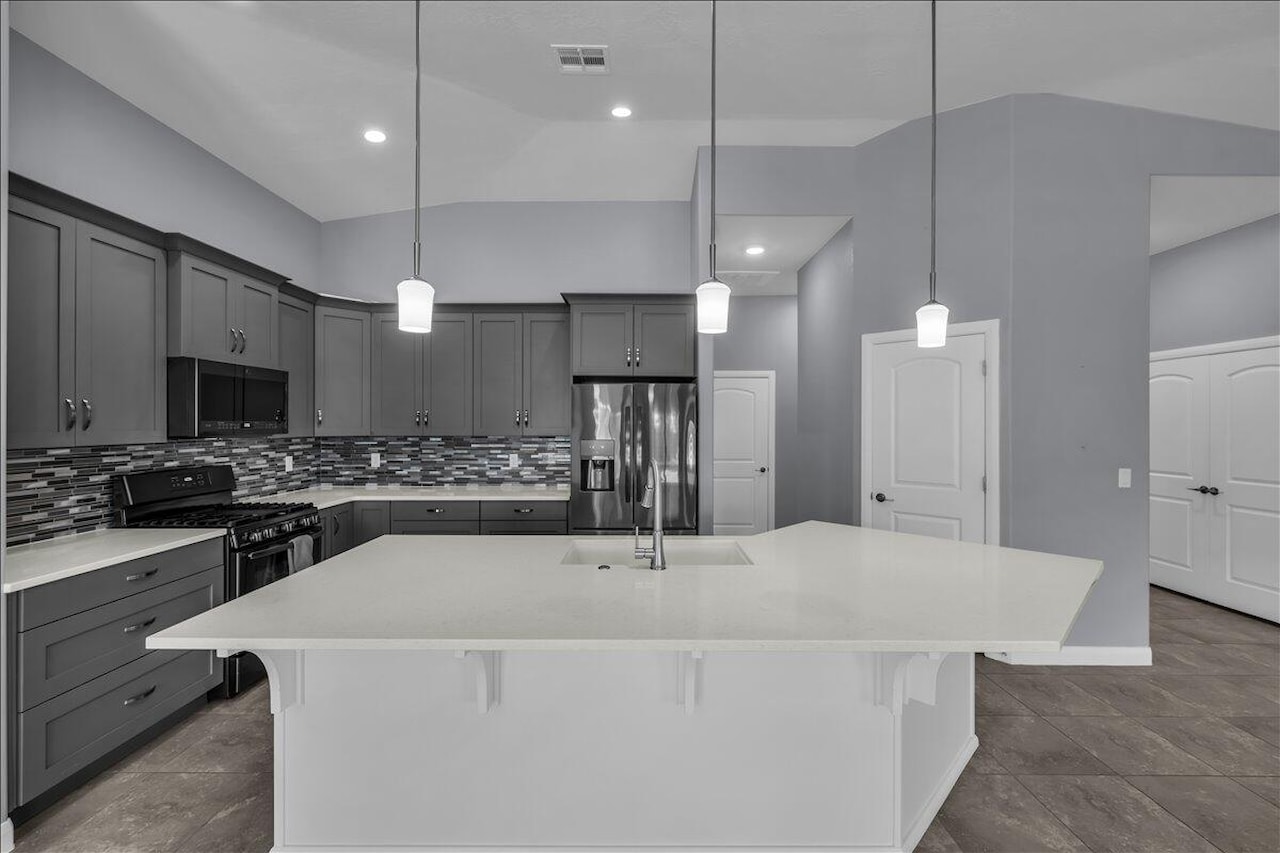 3237 S Tiger Maple CIR St George, UT 84790 home for sale, MLS#25-266087 - Erika Rogers Photo 6