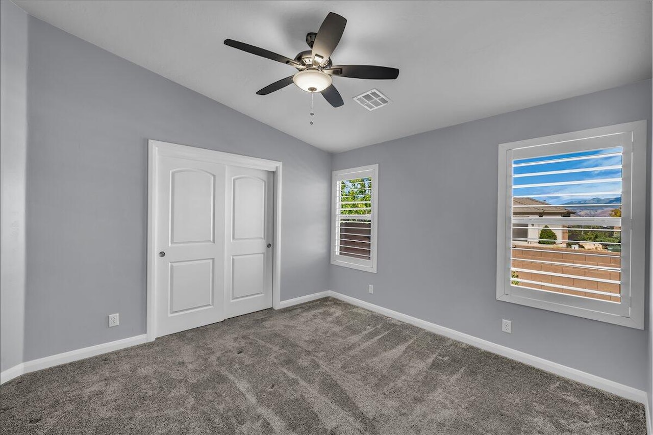 3237 S Tiger Maple CIR St George, UT 84790 home for sale, MLS#25-266087 - Erika Rogers Photo 9