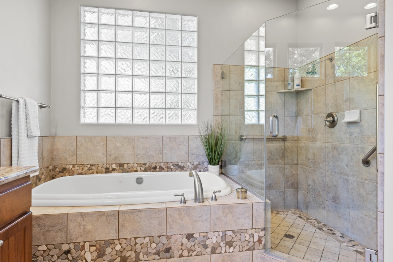 2005 W Monterey DR St George, UT 84770 home for sale, MLS#25-266067 - Erika Rogers Photo 25