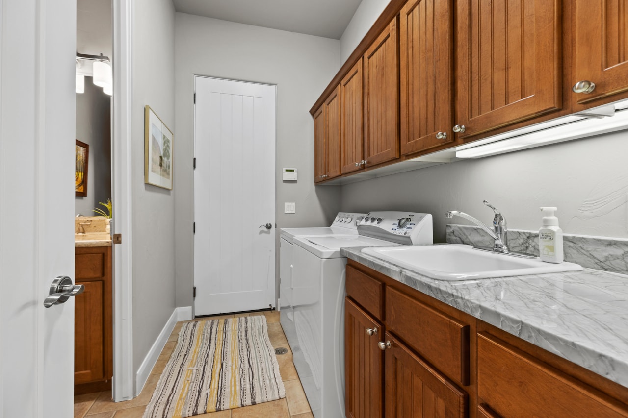 2005 W Monterey DR St George, UT 84770 home for sale, MLS#25-266067 - Erika Rogers Photo 31