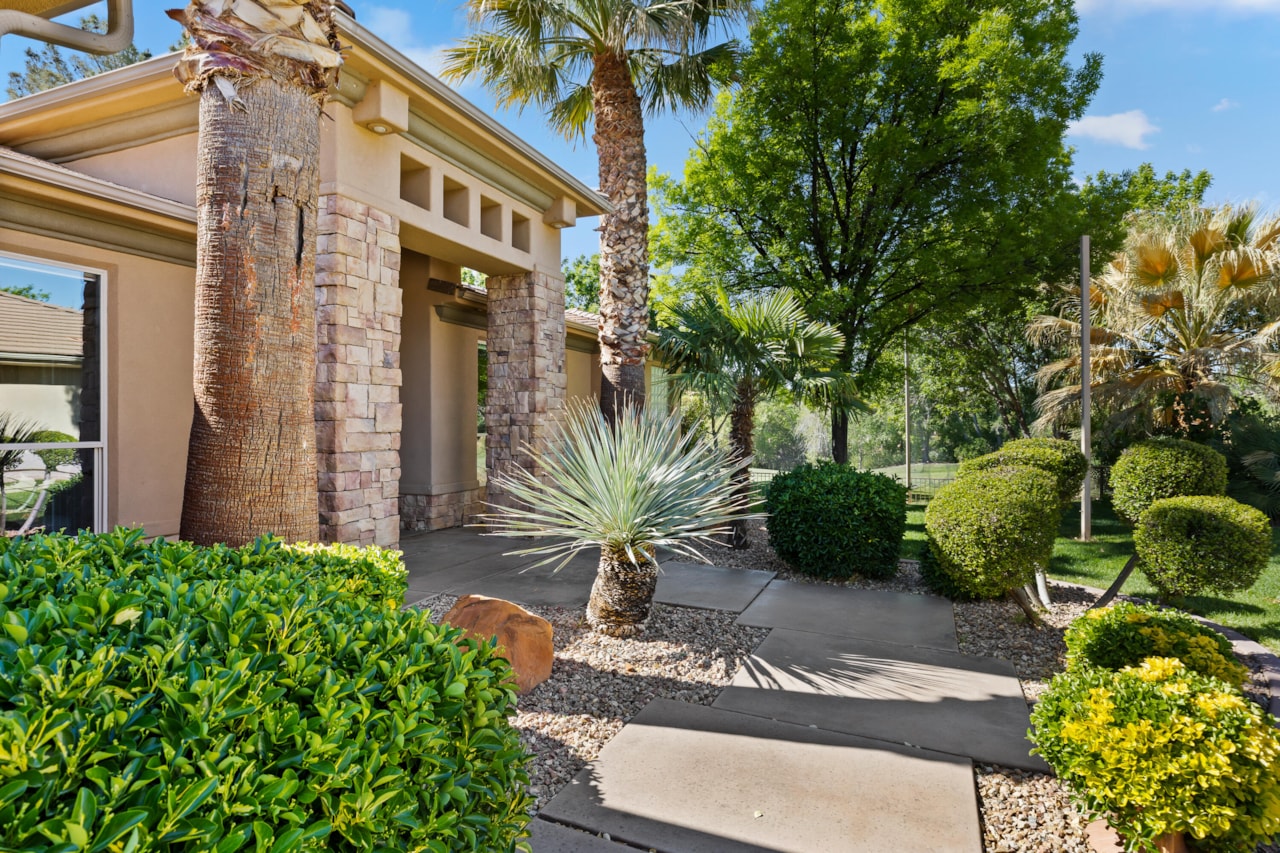 2005 W Monterey DR St George, UT 84770 home for sale, MLS#25-266067 - Erika Rogers Photo 4