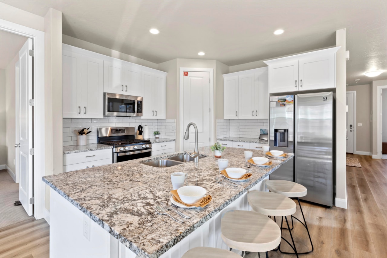 2343 E Escondido DR Washington, UT 84780 home for sale, MLS#25-266111 - Erika Rogers Photo 5