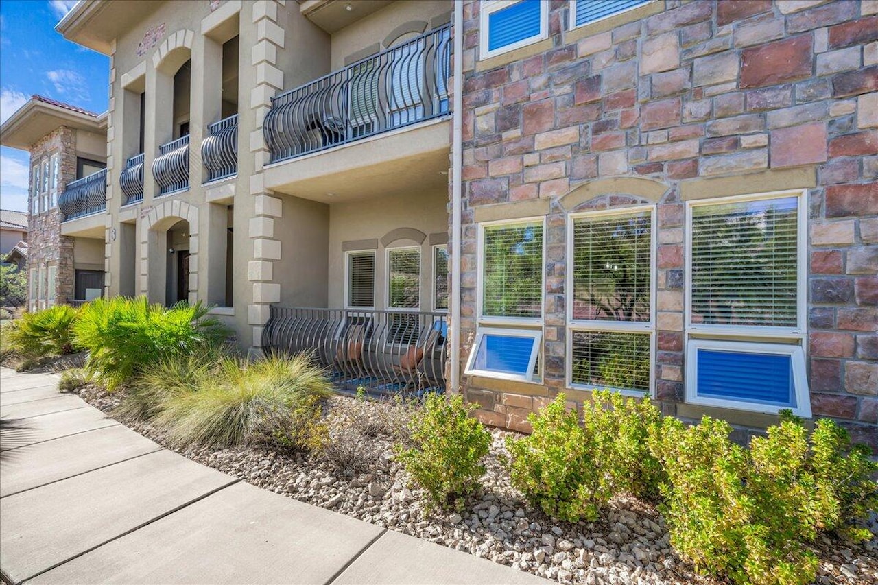 280 S Luce Del Sol #311 St George, UT 84770 condo for sale, MLS#25-266121 - Erika Rogers Photo 2